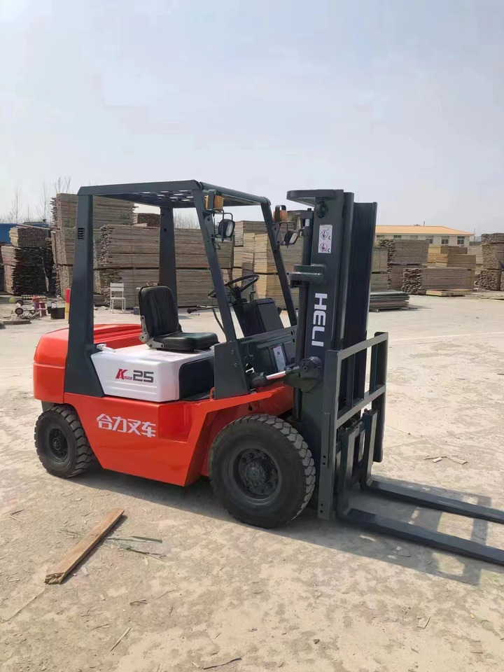HELI 2.5TONS - Carrello elevatore: foto 3 HELI 2.5TONS - Carrello elevatore: foto 3