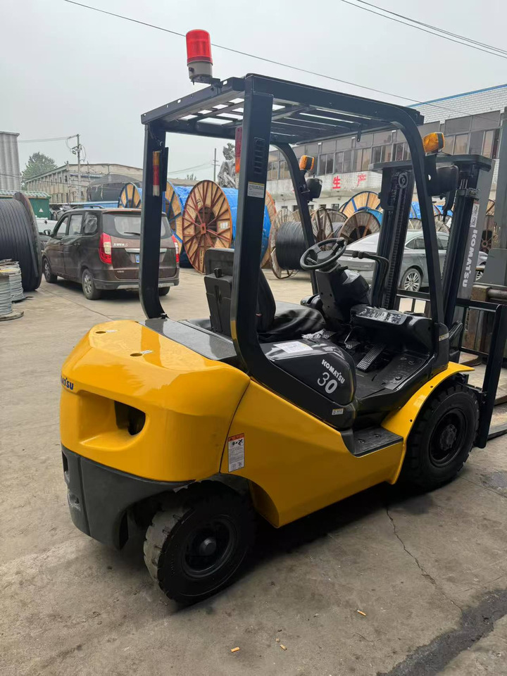 KOMATSU FD30 - Carrello elevatore: foto 4 KOMATSU FD30 - Carrello elevatore: foto 4