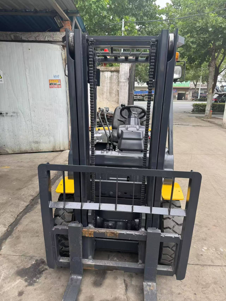 KOMATSU FD30 - Carrello elevatore: foto 2 KOMATSU FD30 - Carrello elevatore: foto 2