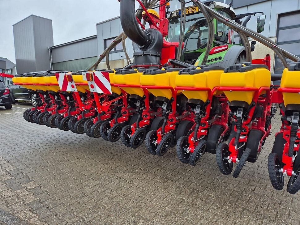 J.Reiff Sarl
Herr Stefan Neukirch - 77 Z.I in den - Seminatrice di precisione: foto 4 J.Reiff Sarl
Herr Stefan Neukirch - 77 Z.I in den - Seminatrice di precisione: foto 4