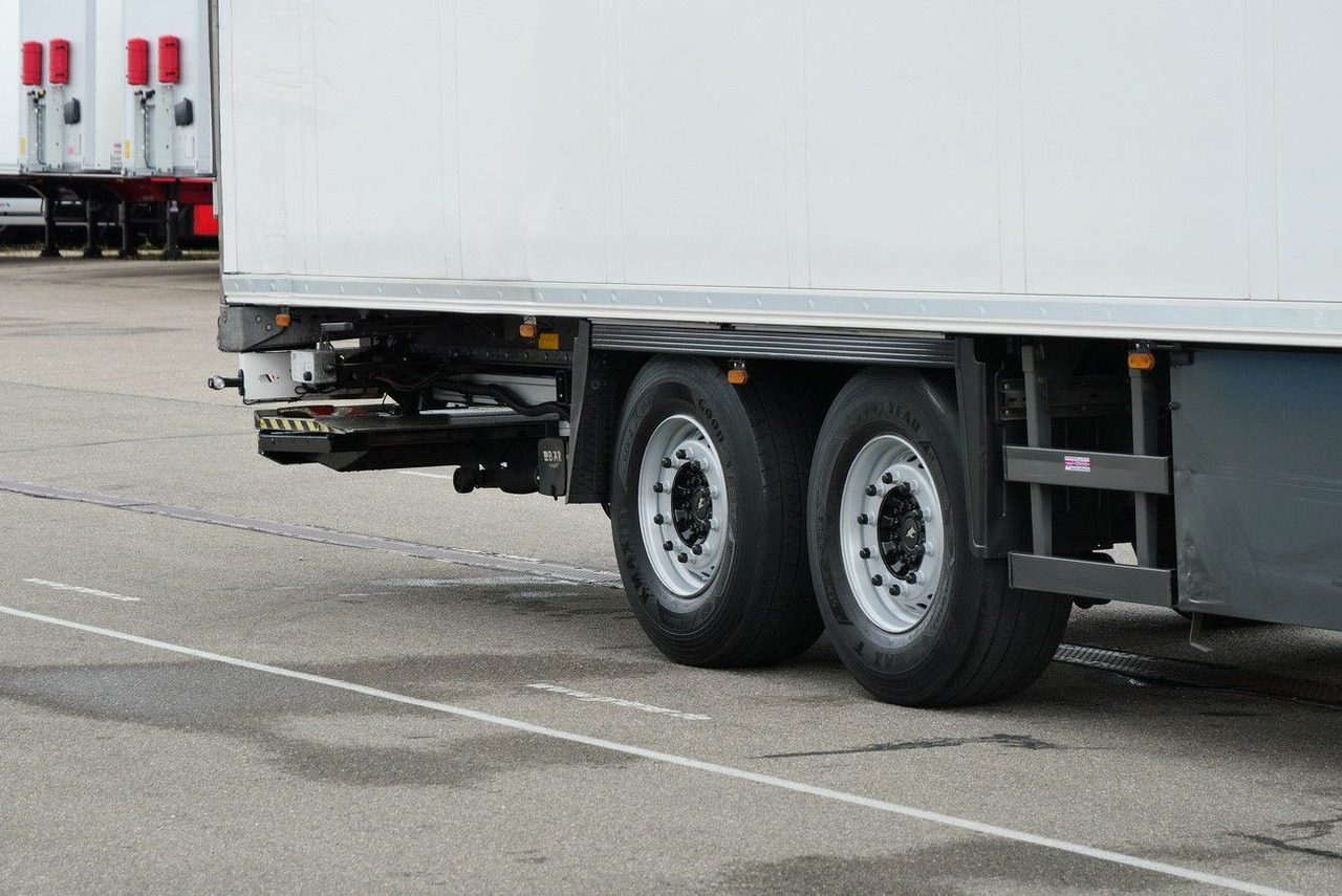 Schmitz Cargobull SKO 18 /BI TEMP / LBW BÄR / FP45 /VECTOR 1950 MT - Semirimorchio furgonato: foto 5 Schmitz Cargobull SKO 18 /BI TEMP / LBW BÄR / FP45 /VECTOR 1950 MT - Semirimorchio furgonato: foto 5