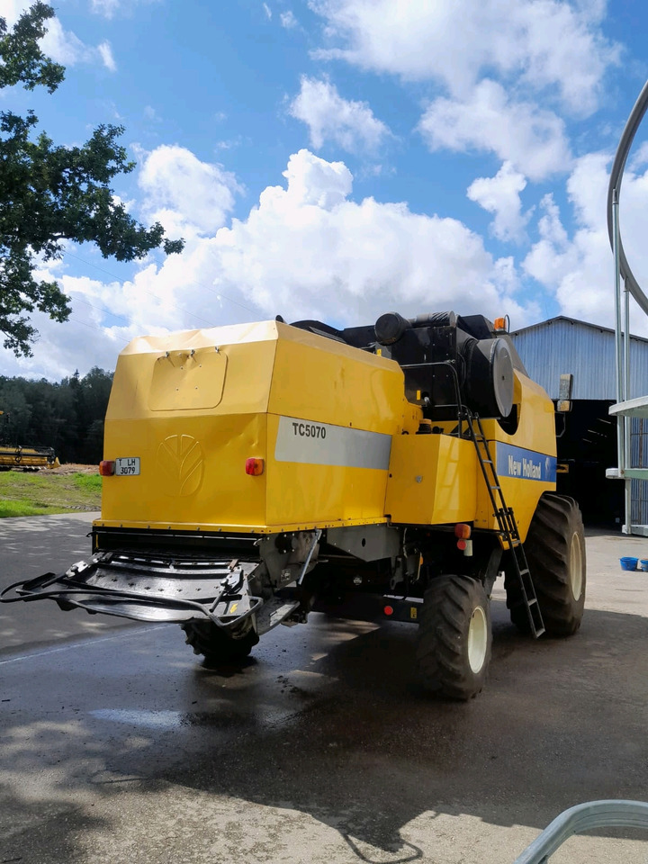 New Holland TC5070 - Mietitrebbia: foto 4 New Holland TC5070 - Mietitrebbia: foto 4