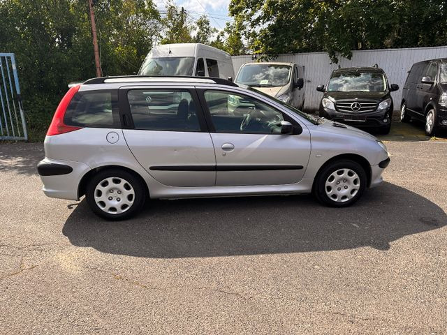 Peugeot 206 SW Grand Filou Cool - Station wagon: foto 5 Peugeot 206 SW Grand Filou Cool - Station wagon: foto 5