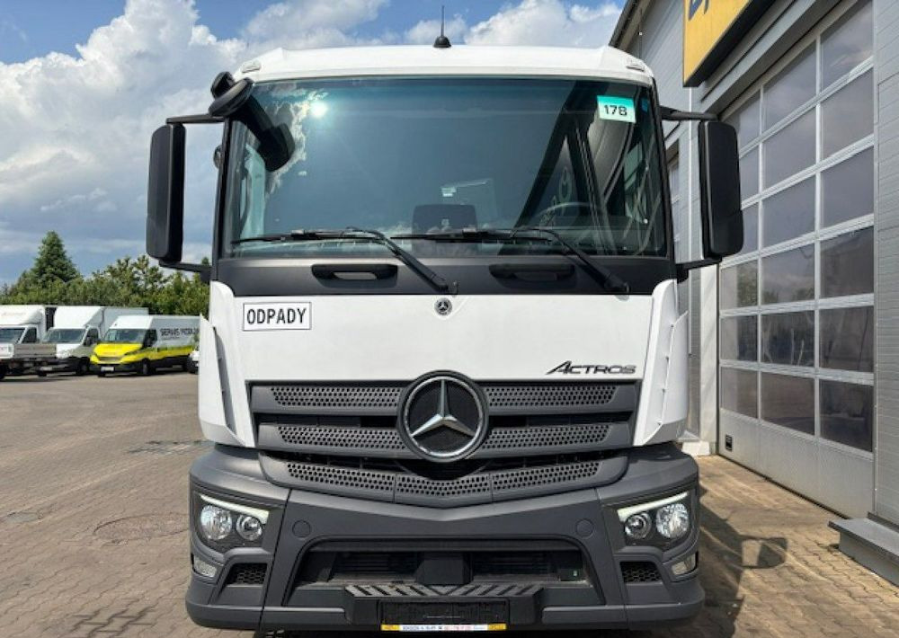 Mercedes-Benz Actros - Camion immondizia: foto 2 Mercedes-Benz Actros - Camion immondizia: foto 2