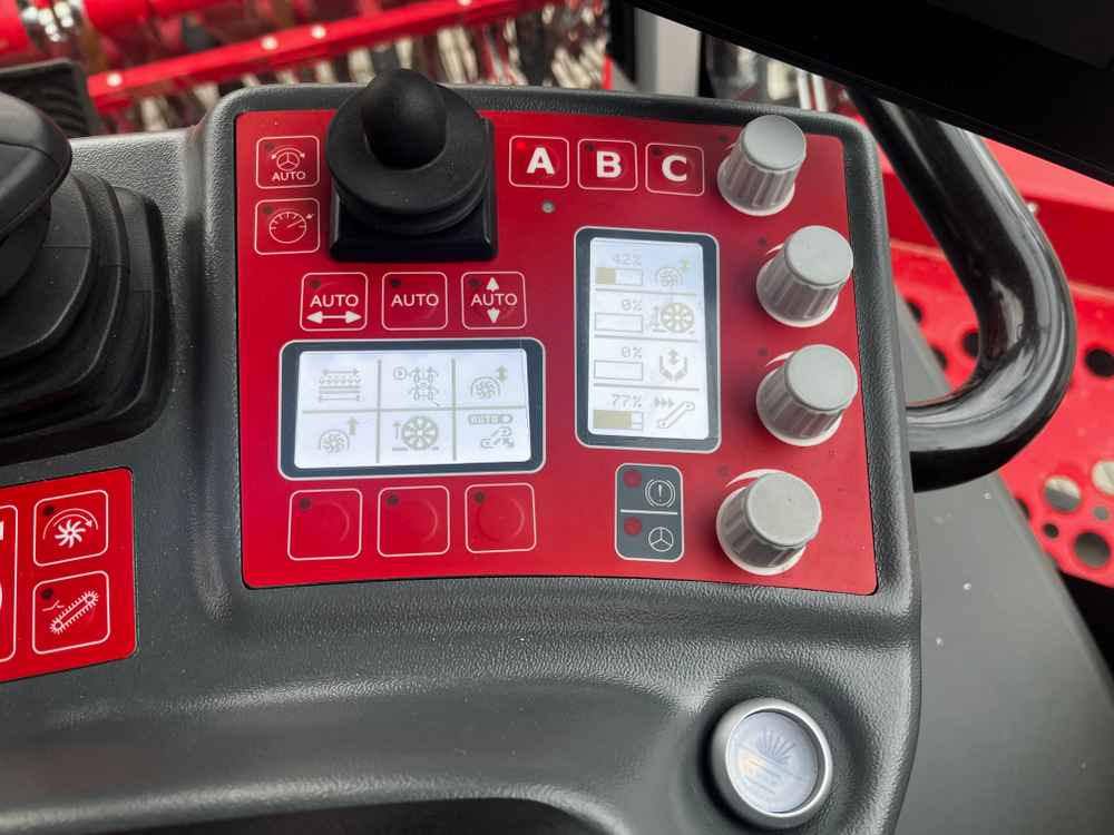 Grimme REXOR 6300 Platinum - Macchina per la lavorazione del terreno: foto 3 Grimme REXOR 6300 Platinum - Macchina per la lavorazione del terreno: foto 3