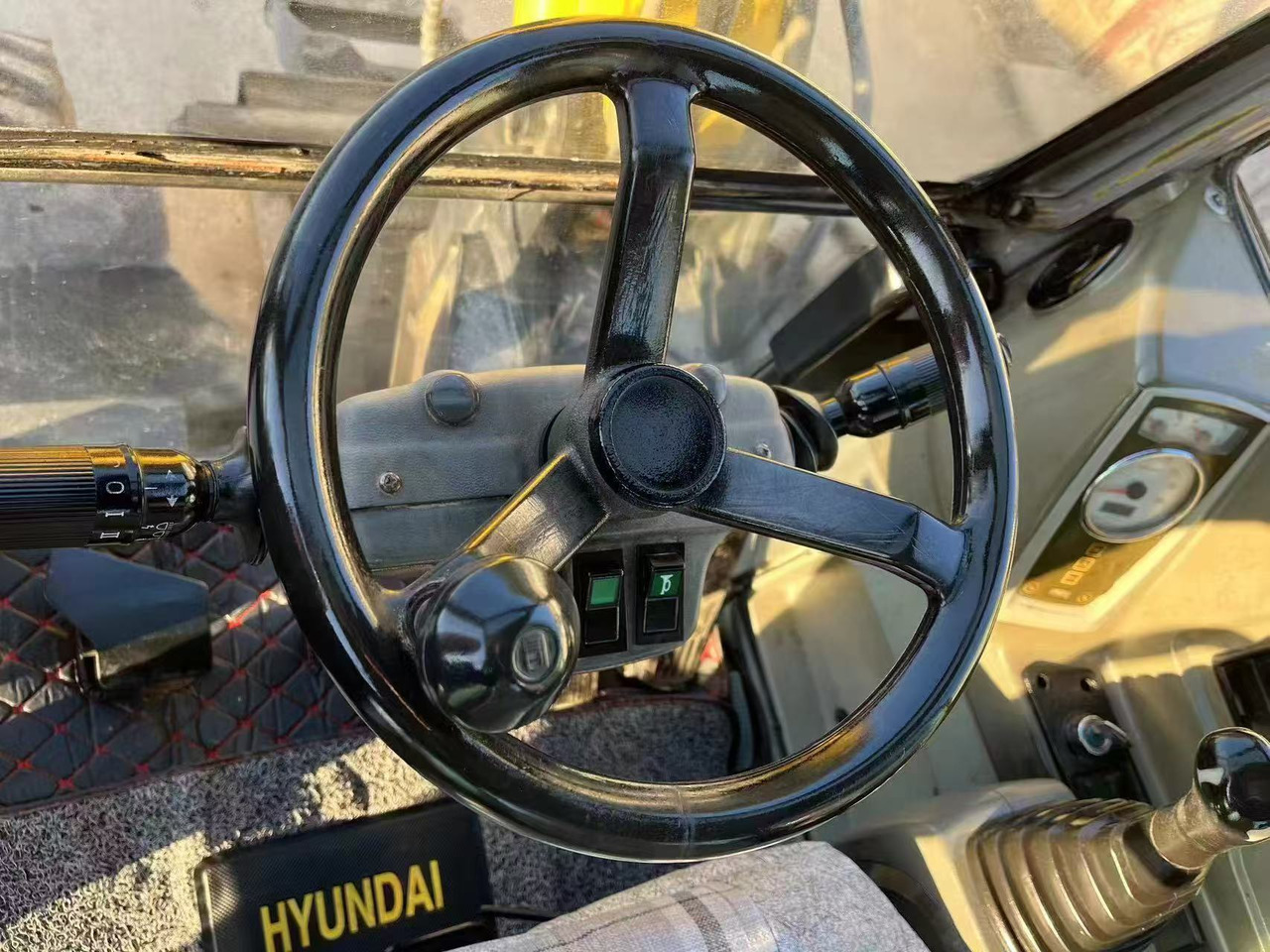 Escavatore gommato Huyndai 60W-7: foto 8 Escavatore gommato Huyndai 60W-7: foto 8