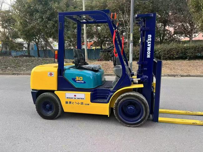 Komatsu FD30 - Piattaforma a pantografo: foto 3 Komatsu FD30 - Piattaforma a pantografo: foto 3