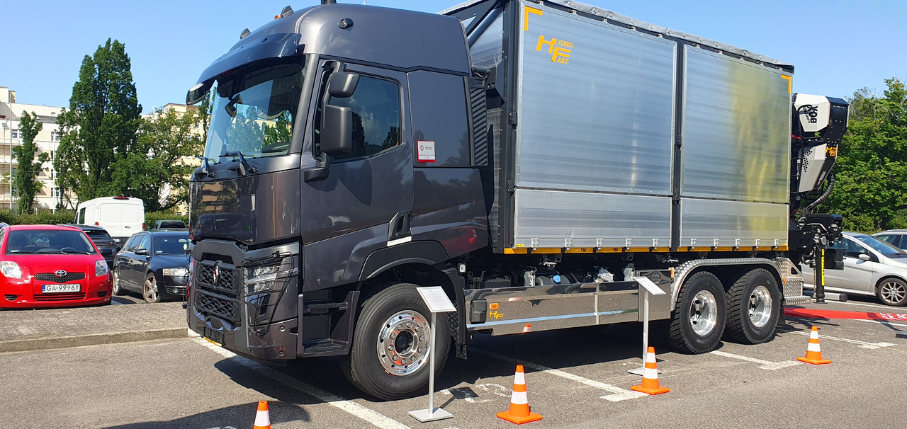RENAULT TRUCKS CP6x4 Renault zabudowa do biomasy z żyurawiem Tajfun L155ZK/ Renault Biomass body with crane Tajfun L155ZK/ Renault Biomasse-Aufbau mit Kran Tajfun L155ZK - Camion trasporto legname: foto 1 RENAULT TRUCKS CP6x4 Renault zabudowa do biomasy z żyurawiem Tajfun L155ZK/ Renault Biomass body with crane Tajfun L155ZK/ Renault Biomasse-Aufbau mit Kran Tajfun L155ZK - Camion trasporto legname: foto 1