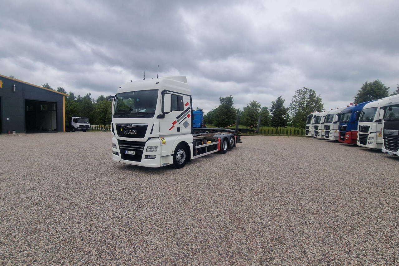 MAN TGX 26.420 - Autocarro portacontainer/ Caisse interchangeable: foto 1 MAN TGX 26.420 - Autocarro portacontainer/ Caisse interchangeable: foto 1