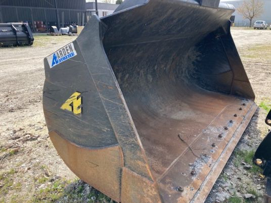 GODET ARDEN POUR CHARGEUSE CASE 921 G - Benna: foto 2 GODET ARDEN POUR CHARGEUSE CASE 921 G - Benna: foto 2