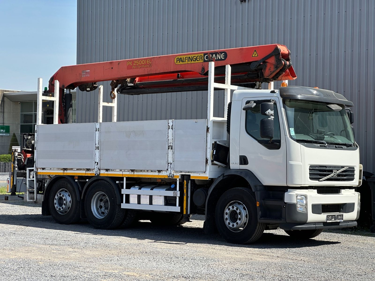 Volvo VOLVO FE 330 PALFINGER 25001 EL Performance - Camion con gru: foto 2 Volvo VOLVO FE 330 PALFINGER 25001 EL Performance - Camion con gru: foto 2