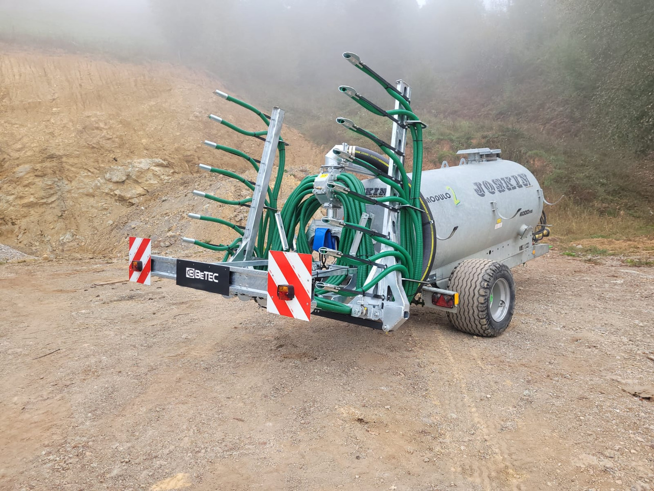 BeTEC Gülleinjektor / Slurry injector / Injecteur / Applicatore / Aplicador de manguera / Шланговый аппликатор / Aplikator 6 m - Distribuzione del liquame: foto 1 BeTEC Gülleinjektor / Slurry injector / Injecteur / Applicatore / Aplicador de manguera / Шланговый аппликатор / Aplikator 6 m - Distribuzione del liquame: foto 1