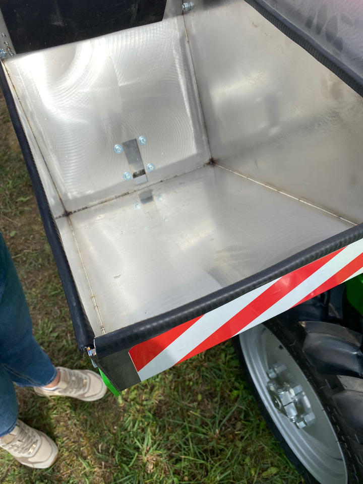 Leasing di Bomet Kartoffelpflanzmaschine / Potato planter / Planteuse de pomme de terre / Piantapatate / Sadzarka ziemniaków Bomet Kartoffelpflanzmaschine / Potato planter / Planteuse de pomme de terre / Piantapatate / Sadzarka ziemniaków: foto 10 Leasing di Bomet Kartoffelpflanzmaschine / Potato planter / Planteuse de pomme de terre / Piantapatate / Sadzarka ziemniaków Bomet Kartoffelpflanzmaschine / Potato planter / Planteuse de pomme de terre / Piantapatate / Sadzarka ziemniaków: foto 10