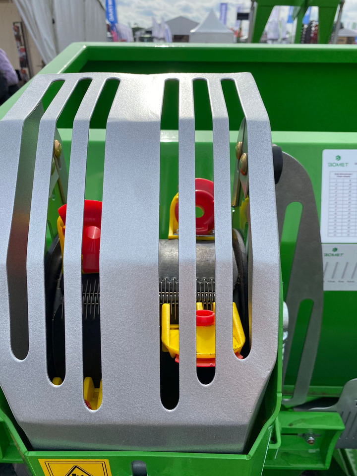 Leasing di Bomet Kartoffelpflanzmaschine / Potato planter / Planteuse de pomme de terre / Piantapatate / Sadzarka ziemniaków Bomet Kartoffelpflanzmaschine / Potato planter / Planteuse de pomme de terre / Piantapatate / Sadzarka ziemniaków: foto 11 Leasing di Bomet Kartoffelpflanzmaschine / Potato planter / Planteuse de pomme de terre / Piantapatate / Sadzarka ziemniaków Bomet Kartoffelpflanzmaschine / Potato planter / Planteuse de pomme de terre / Piantapatate / Sadzarka ziemniaków: foto 11