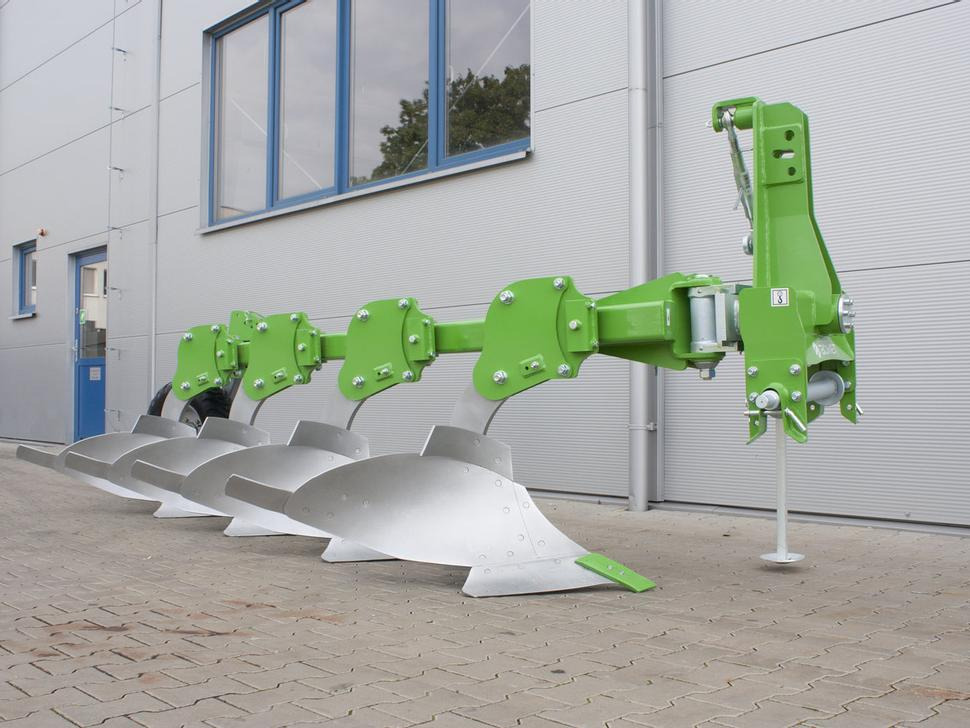 Bomet Pflüge / Single-beam plow / Charrue mono-poutre / Aratro / Плуг / Pług jednobelkowy Libra 3+1 - Aratro: foto 1 Bomet Pflüge / Single-beam plow / Charrue mono-poutre / Aratro / Плуг / Pług jednobelkowy Libra 3+1 - Aratro: foto 1