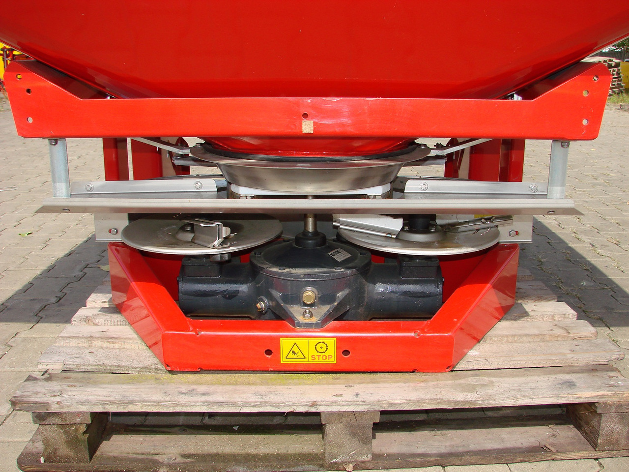 JAR-MET Düngerstreuer / Fertilizer spreader / Epandeur d'engrais / Rozsiewacz nawozów 1200 kg - Spandiconcime: foto 5 JAR-MET Düngerstreuer / Fertilizer spreader / Epandeur d'engrais / Rozsiewacz nawozów 1200 kg - Spandiconcime: foto 5