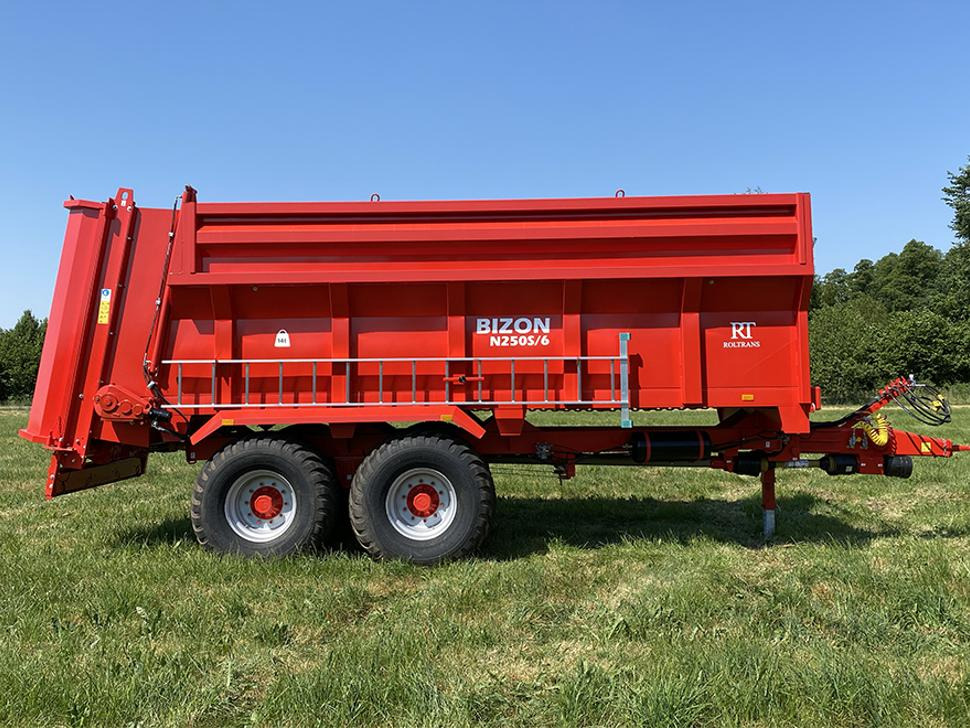 Roltrans Miststreuer / Manure spreader / Epandeur à fumier / Spandiletame / Разбрасыватель органических удобрений / Rozrzutnik obornika N205S/6 BIZON 14 t - Spandiletame: foto 2 Roltrans Miststreuer / Manure spreader / Epandeur à fumier / Spandiletame / Разбрасыватель органических удобрений / Rozrzutnik obornika N205S/6 BIZON 14 t - Spandiletame: foto 2