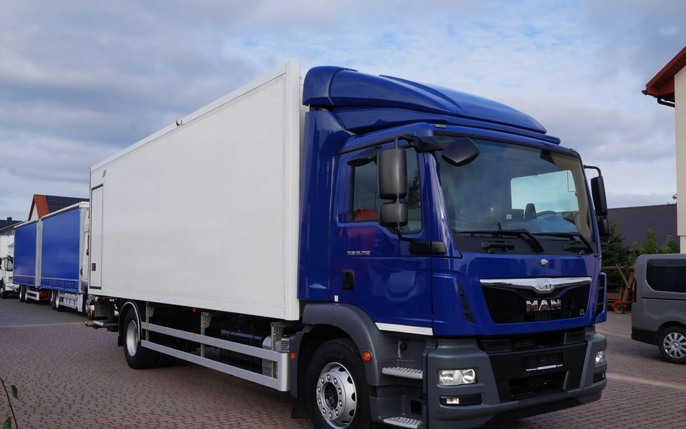 MAN TGM 18.250 EURO 6 CHŁODNIA KONTENER 7.50 m 275 TYS KM - Autocarro frigorifero: foto 4 MAN TGM 18.250 EURO 6 CHŁODNIA KONTENER 7.50 m 275 TYS KM - Autocarro frigorifero: foto 4