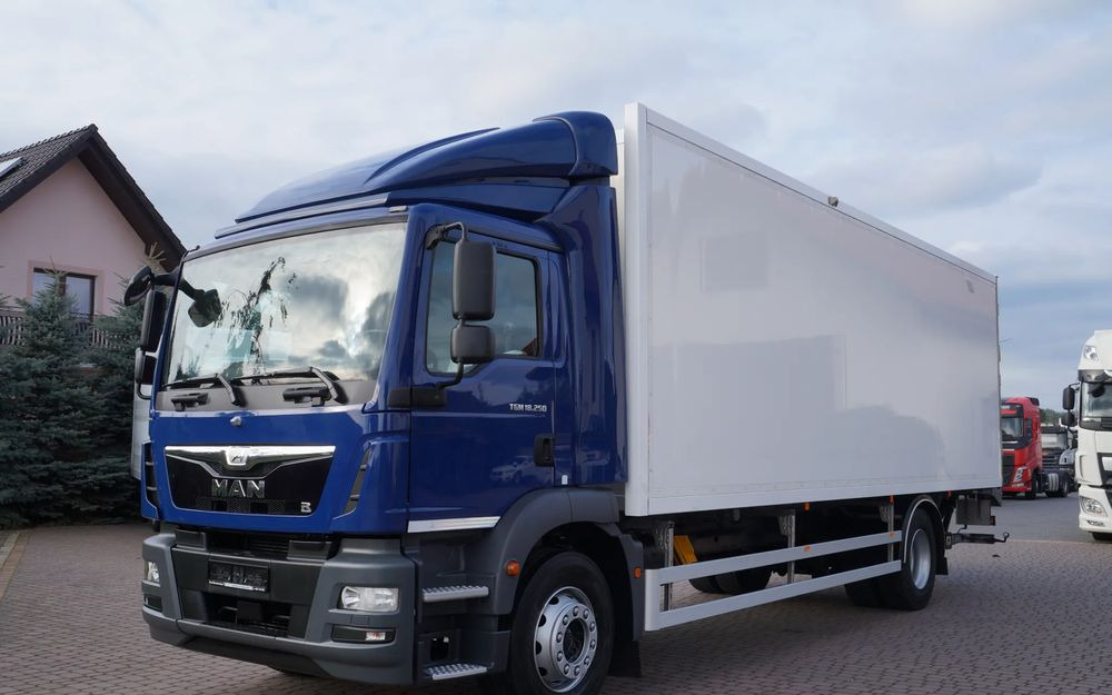 MAN TGM 18.250 EURO 6 CHŁODNIA KONTENER 7.50 m 275 TYS KM - Autocarro frigorifero: foto 3 MAN TGM 18.250 EURO 6 CHŁODNIA KONTENER 7.50 m 275 TYS KM - Autocarro frigorifero: foto 3