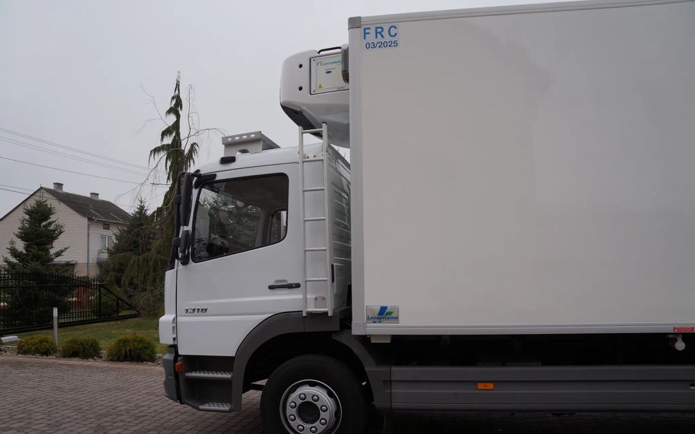 Mercedes-Benz ATEGO 1318 EURO 5 132 TYS KM CHŁODNIA CARRIER 750 WINDA - Autocarro frigorifero: foto 3 Mercedes-Benz ATEGO 1318 EURO 5 132 TYS KM CHŁODNIA CARRIER 750 WINDA - Autocarro frigorifero: foto 3