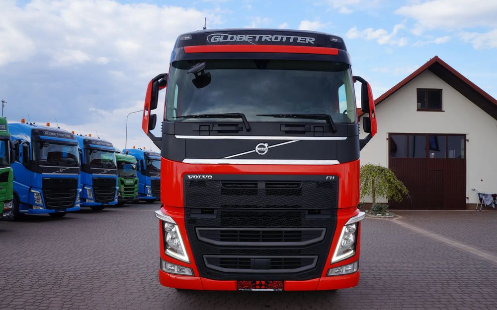 Volvo FH 4 EURO 6 GLOBETROTTER NISKI PRZEBIEG PEŁEN SERWIS - Trattore stradale: foto 2 Volvo FH 4 EURO 6 GLOBETROTTER NISKI PRZEBIEG PEŁEN SERWIS - Trattore stradale: foto 2