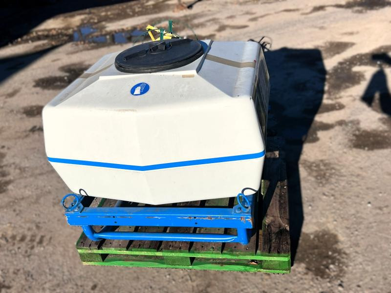 Polverizzatore portato BLANCHARD CUVE D'ARROSAGE PULVERISATEUR AVEC POMPE ELECTRIQUE SUR BERCE (NET DE TVA): foto 7 Polverizzatore portato BLANCHARD CUVE D'ARROSAGE PULVERISATEUR AVEC POMPE ELECTRIQUE SUR BERCE (NET DE TVA): foto 7