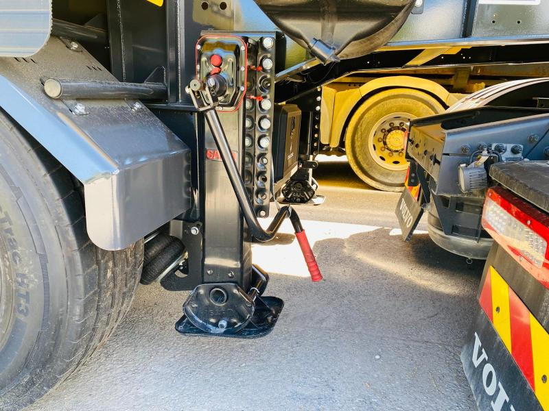 Semirimorchio ribaltabile Galucho SGB3 Semi-remorque benne TP 3 essieux: foto 13 Semirimorchio ribaltabile Galucho SGB3 Semi-remorque benne TP 3 essieux: foto 13