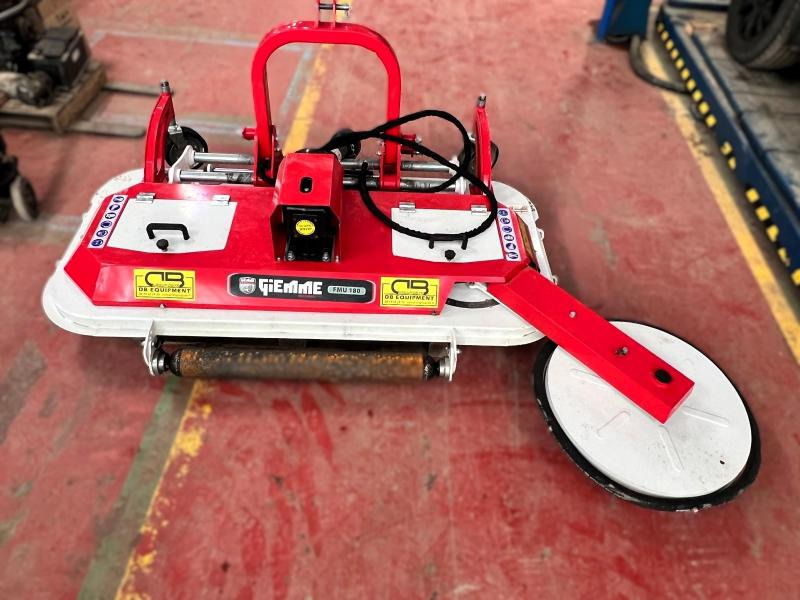 Giemme FMU180 Tondeuse portée attache 3 points pour tracteur - Trincia a martelli: foto 1 Giemme FMU180 Tondeuse portée attache 3 points pour tracteur - Trincia a martelli: foto 1
