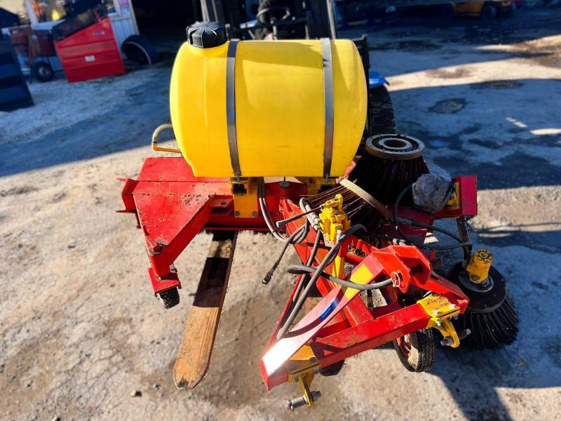 RABAUD CHAMPION BALAYEUSE ALIGNEUSE AVEC BALAIS LATERAL - Spazzola: foto 3 RABAUD CHAMPION BALAYEUSE ALIGNEUSE AVEC BALAIS LATERAL - Spazzola: foto 3