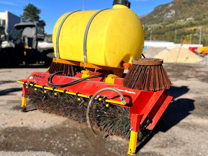 RABAUD CHAMPION BALAYEUSE ALIGNEUSE AVEC BALAIS LATERAL - Spazzola: foto 1 RABAUD CHAMPION BALAYEUSE ALIGNEUSE AVEC BALAIS LATERAL - Spazzola: foto 1