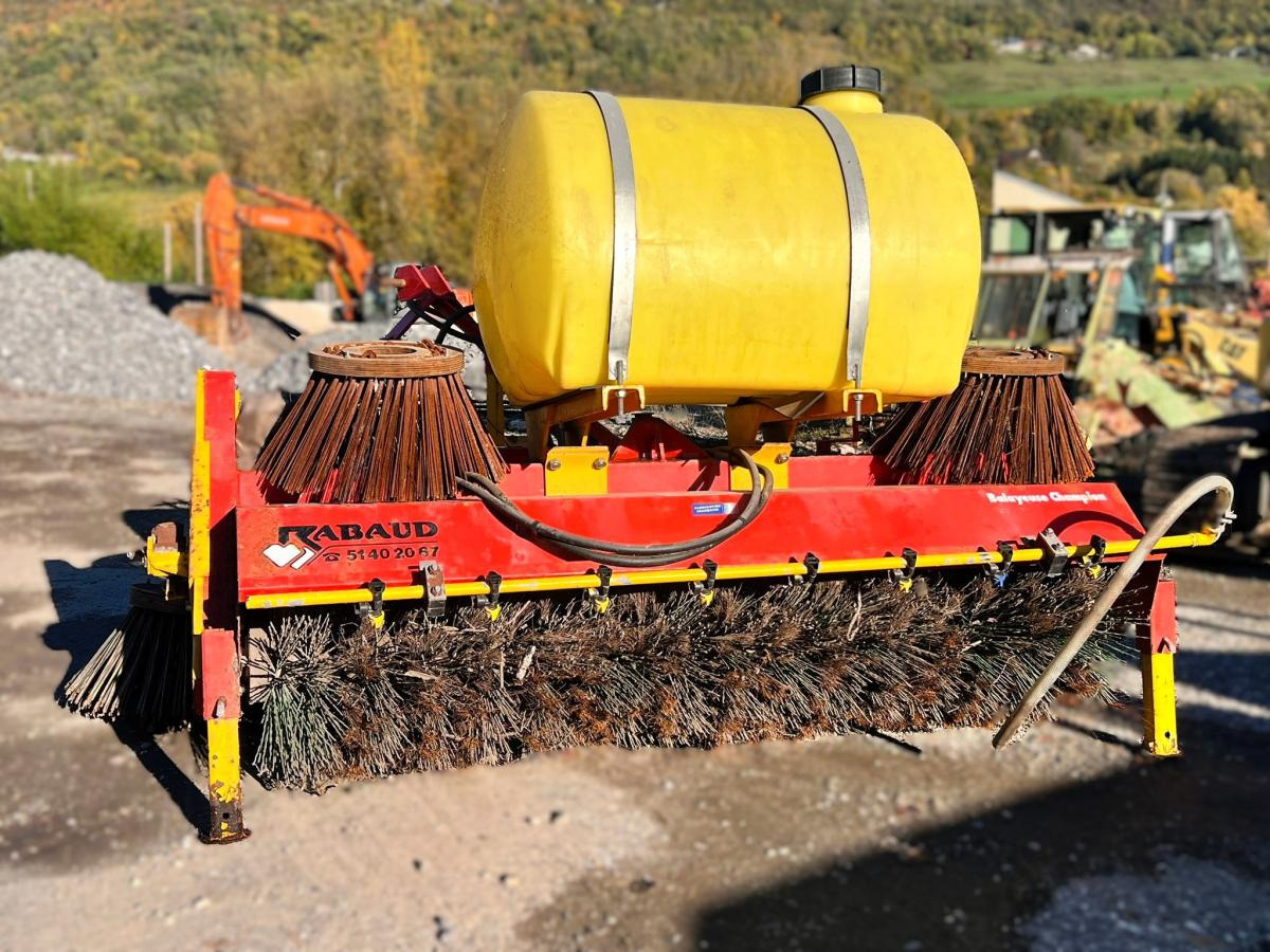 RABAUD CHAMPION BALAYEUSE ALIGNEUSE AVEC BALAIS LATERAL - Spazzola: foto 2 RABAUD CHAMPION BALAYEUSE ALIGNEUSE AVEC BALAIS LATERAL - Spazzola: foto 2