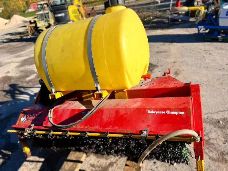 RABAUD CHAMPION BALAYEUSE ALIGNEUSE AVEC BALAIS LATERAL - Spazzola: foto 4 RABAUD CHAMPION BALAYEUSE ALIGNEUSE AVEC BALAIS LATERAL - Spazzola: foto 4