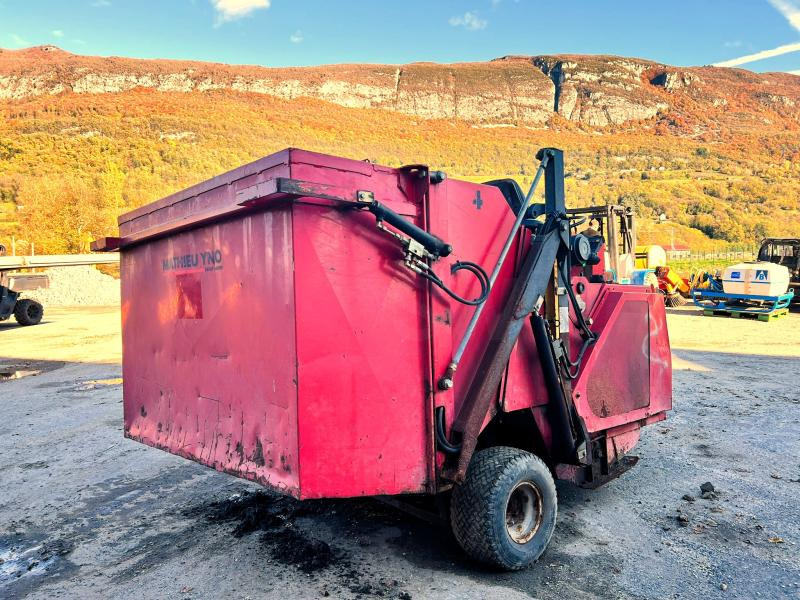 YNO 135-3 VEH Balayeuse diesel - Spazzatrice stradale: foto 4 YNO 135-3 VEH Balayeuse diesel - Spazzatrice stradale: foto 4