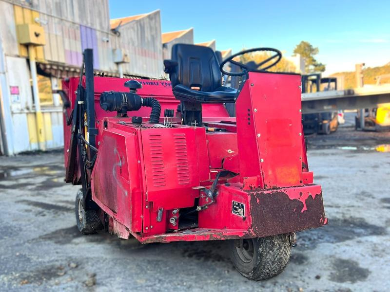 YNO 135-3 VEH Balayeuse diesel - Spazzatrice stradale: foto 2 YNO 135-3 VEH Balayeuse diesel - Spazzatrice stradale: foto 2