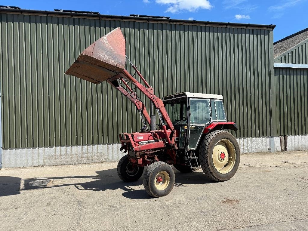 International 584 c/w International Loader - Trattore: foto 1 International 584 c/w International Loader - Trattore: foto 1