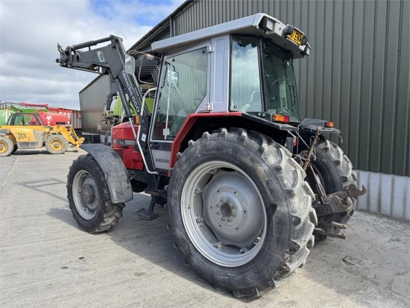 Massey Ferguson Massey Ferguson 3075 Dynashift *Low Hours* - Trattore: foto 2 Massey Ferguson Massey Ferguson 3075 Dynashift *Low Hours* - Trattore: foto 2