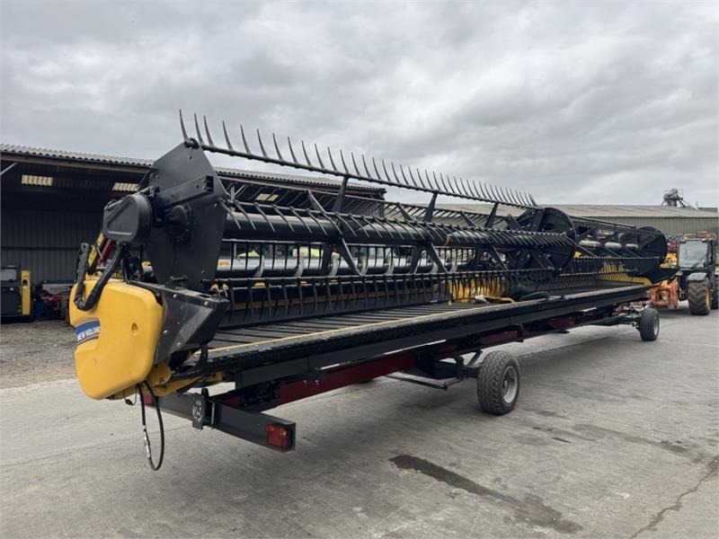 New Holland 8Z40 Draper Header - Accessori per macchine da raccolta: foto 2 New Holland 8Z40 Draper Header - Accessori per macchine da raccolta: foto 2