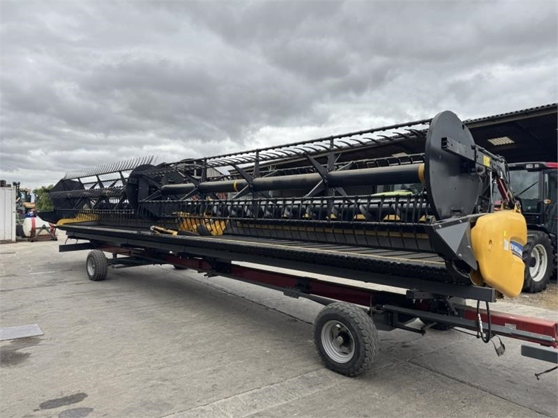 New Holland 8Z40 Draper Header - Accessori per macchine da raccolta: foto 1 New Holland 8Z40 Draper Header - Accessori per macchine da raccolta: foto 1