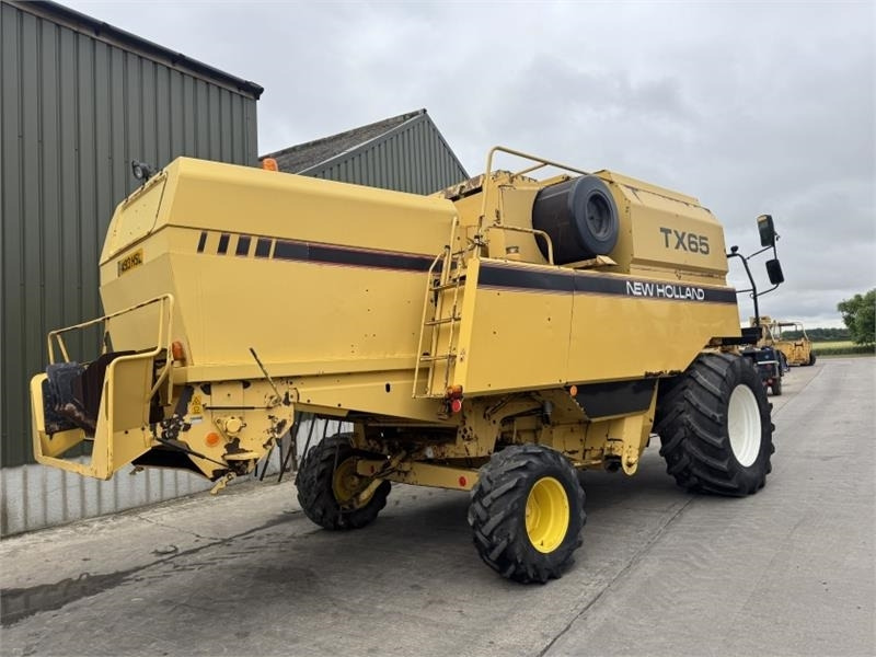 New Holland TX65 c/w 17ft Header - Accessori per macchine da raccolta: foto 4 New Holland TX65 c/w 17ft Header - Accessori per macchine da raccolta: foto 4