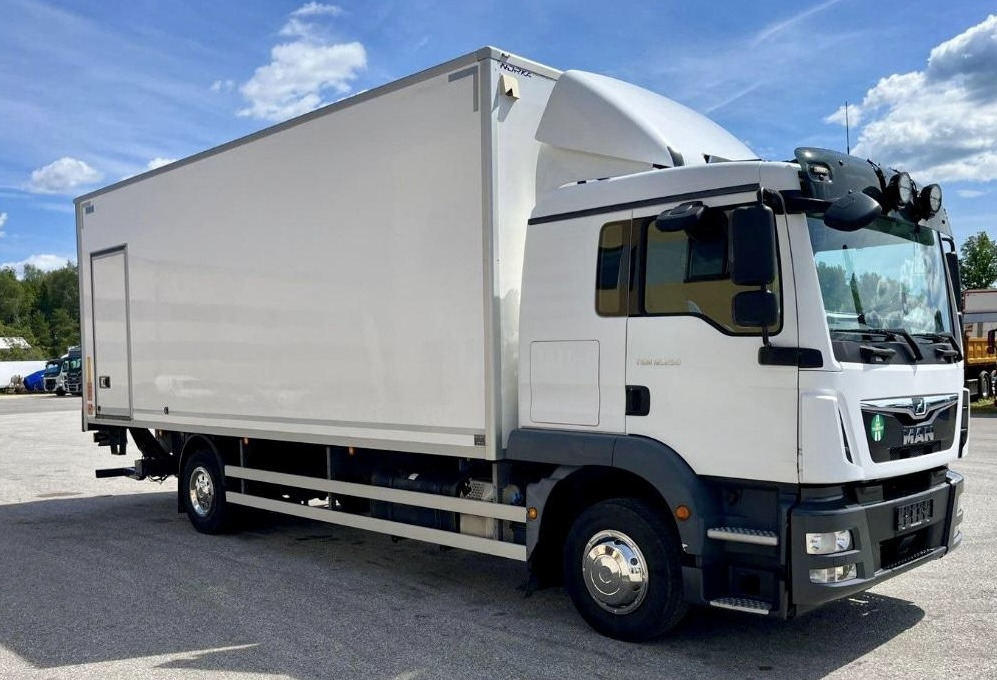 MAN TGM 12.250 / TGL / IZOTERMA / WINDA / 18 EUROPALET / SYPIALKA / AUTOMAT / 2018 ROK - Autocarro cella isotermica: foto 2 MAN TGM 12.250 / TGL / IZOTERMA / WINDA / 18 EUROPALET / SYPIALKA / AUTOMAT / 2018 ROK - Autocarro cella isotermica: foto 2
