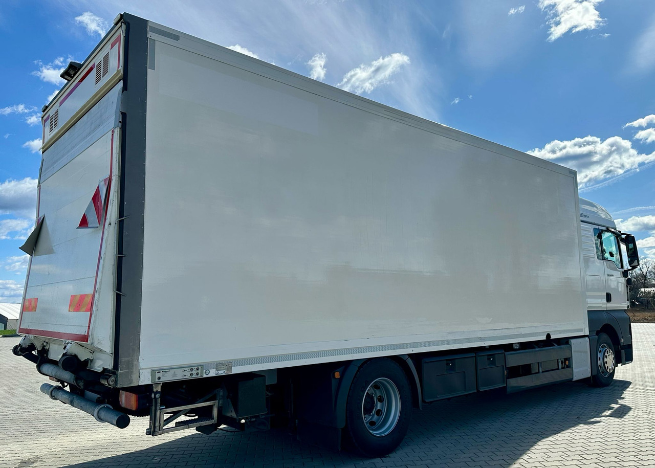MAN TGX 18.360 / CHŁODNIA / WINDA / AUTOMAT / 19 EUROPALET / THERMO KING / SYPIALKA / SPROWADZONY - Autocarro frigorifero: foto 4 MAN TGX 18.360 / CHŁODNIA / WINDA / AUTOMAT / 19 EUROPALET / THERMO KING / SYPIALKA / SPROWADZONY - Autocarro frigorifero: foto 4