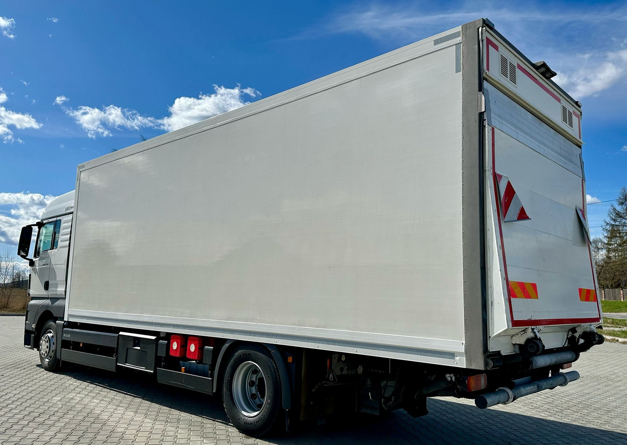MAN TGX 18.360 / CHŁODNIA / WINDA / AUTOMAT / 19 EUROPALET / THERMO KING / SYPIALKA / SPROWADZONY - Autocarro frigorifero: foto 3 MAN TGX 18.360 / CHŁODNIA / WINDA / AUTOMAT / 19 EUROPALET / THERMO KING / SYPIALKA / SPROWADZONY - Autocarro frigorifero: foto 3