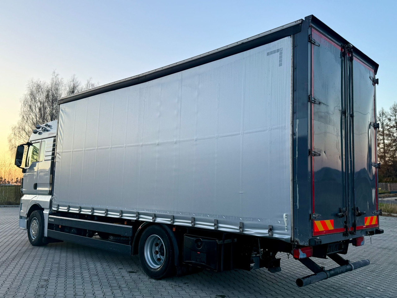 MAN TGX 18.400 / FIRANKA / KONTENER / NISKI PRZEBIEG / EURO 6 / AUTOMAT / SYPIALKA / 2016 ROK - Camion centinato: foto 5 MAN TGX 18.400 / FIRANKA / KONTENER / NISKI PRZEBIEG / EURO 6 / AUTOMAT / SYPIALKA / 2016 ROK - Camion centinato: foto 5