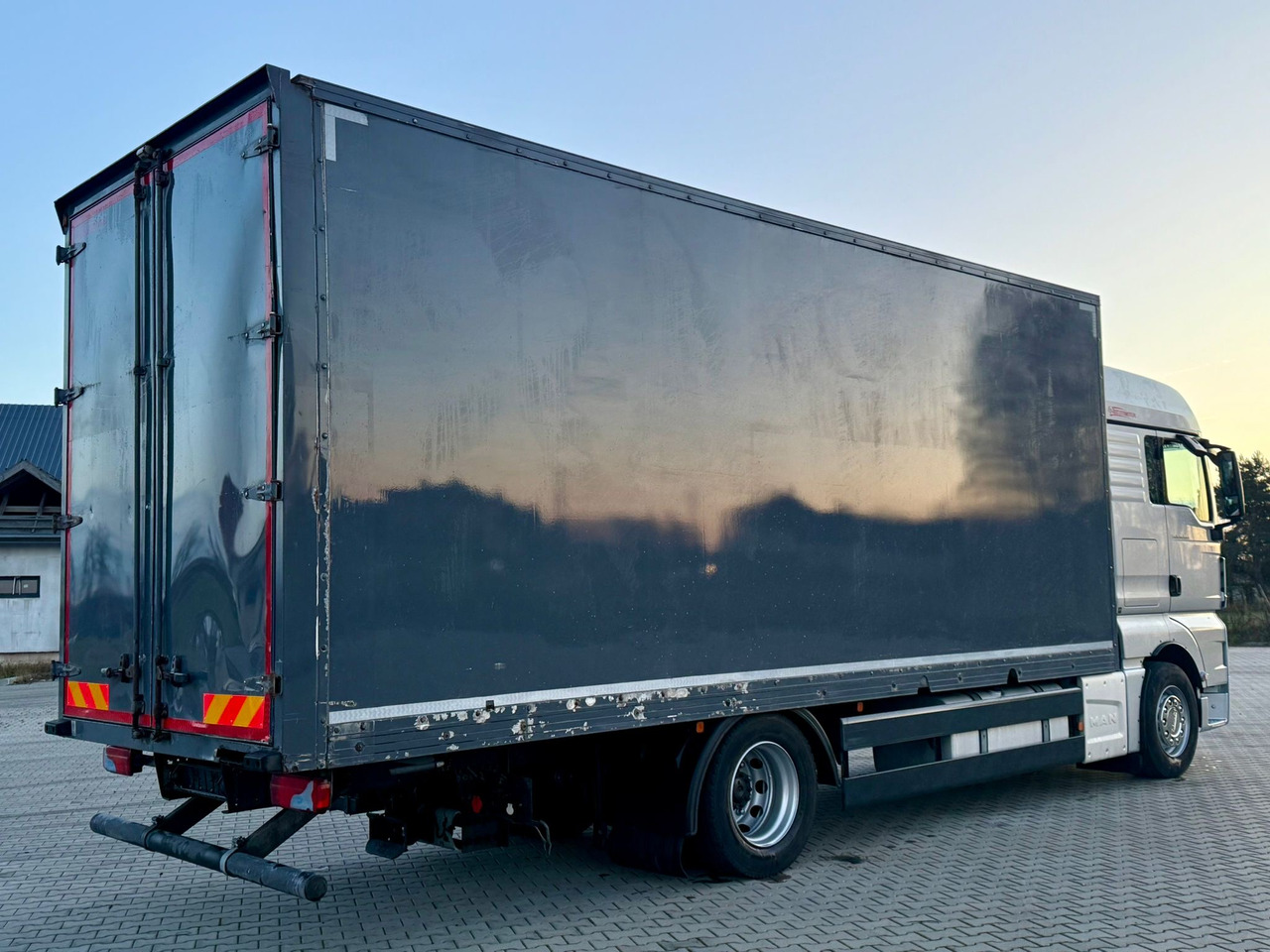 MAN TGX 18.400 / FIRANKA / KONTENER / NISKI PRZEBIEG / EURO 6 / AUTOMAT / SYPIALKA / 2016 ROK - Camion centinato: foto 3 MAN TGX 18.400 / FIRANKA / KONTENER / NISKI PRZEBIEG / EURO 6 / AUTOMAT / SYPIALKA / 2016 ROK - Camion centinato: foto 3