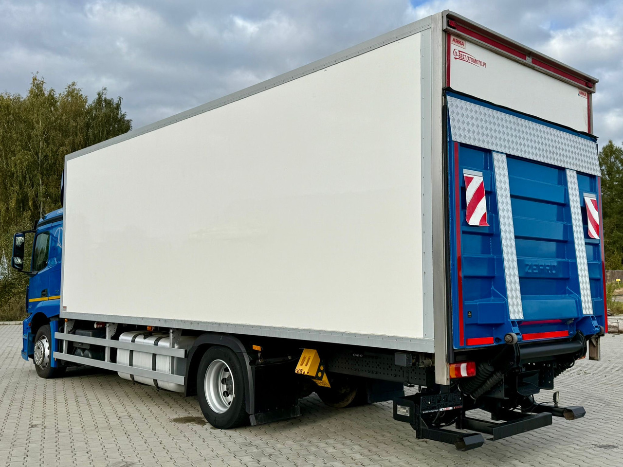 MERCEDES-BENZ ACTROS 1836 / CHŁODNIA / WINDA / 18 PALET / SILNIK 10677 cm3 / CARRIER / SYPIALKA / AUTOMAT / 2018 ROK - Autocarro frigorifero: foto 4 MERCEDES-BENZ ACTROS 1836 / CHŁODNIA / WINDA / 18 PALET / SILNIK 10677 cm3 / CARRIER / SYPIALKA / AUTOMAT / 2018 ROK - Autocarro frigorifero: foto 4