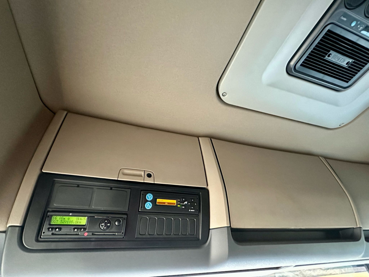 Autocarro cella isotermica SCANIA G360 / IZOTERMA / 6.8 M DŁUGOŚCI / AUTOMAT / CAŁA NA PODUSZKACH / KLIMA POSTOJOWA / ELEKTRYCZNA ROLETA TYŁ / SYPIALKA: foto 19