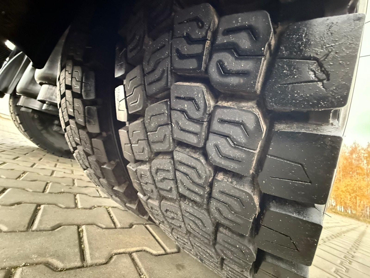 Autocarro con pianale/ Cassone fisso nuovo SCANIA P320 / PLATFORMA / NOWY / 5 TYŚ KM / SYPIALKA / 2023 ROK / CAŁA NA PODUSZKACH / 7.7 M DŁUGOŚCI / LAWETA / DO PRZEWOZU MASZYN ROLNICZYCH ITP: foto 18