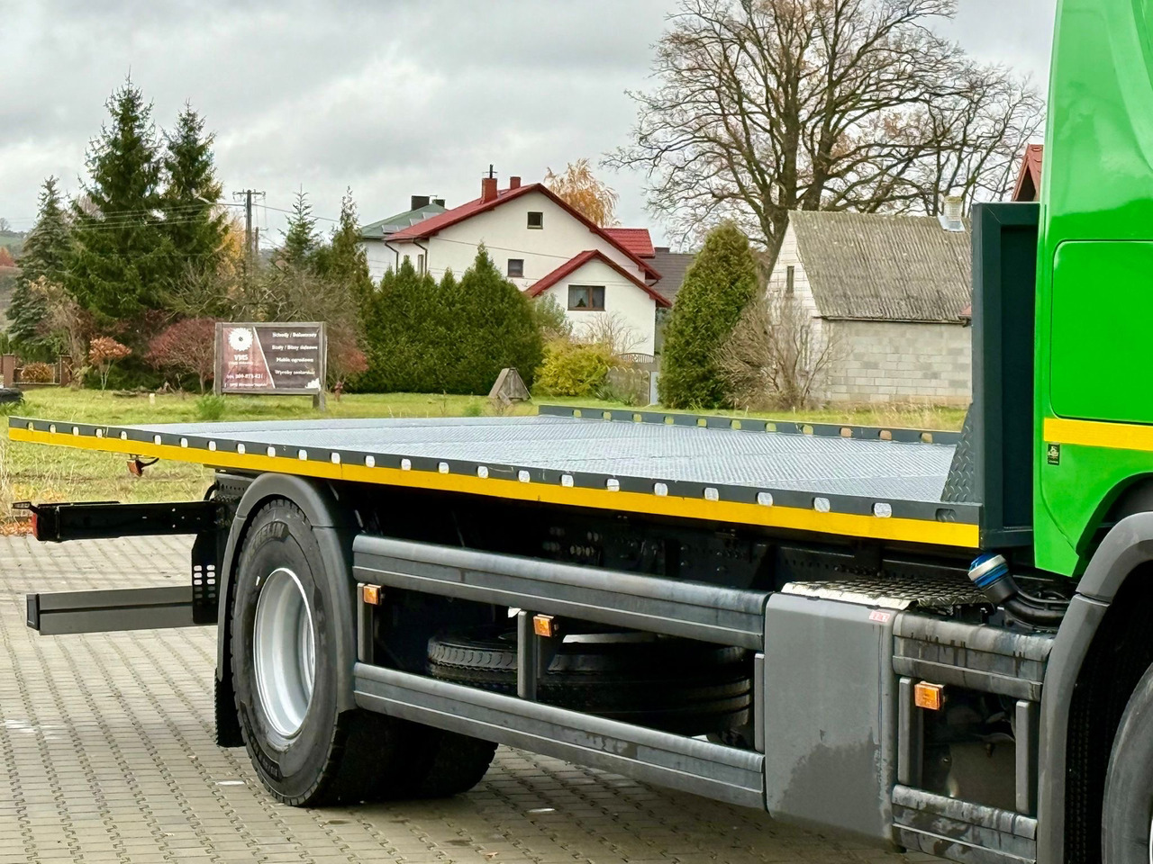 Autocarro con pianale/ Cassone fisso nuovo SCANIA P320 / PLATFORMA / NOWY / 5 TYŚ KM / SYPIALKA / 2023 ROK / CAŁA NA PODUSZKACH / 7.7 M DŁUGOŚCI / LAWETA / DO PRZEWOZU MASZYN ROLNICZYCH ITP: foto 9