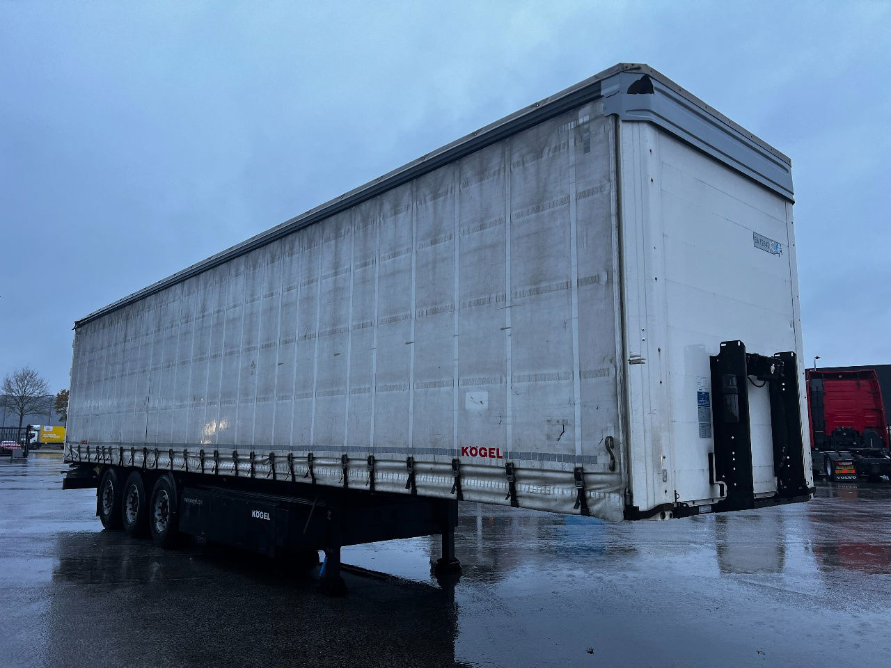 Kögel SN24 met liftas en SAF assen - Semirimorchio centinato: foto 2 Kögel SN24 met liftas en SAF assen - Semirimorchio centinato: foto 2