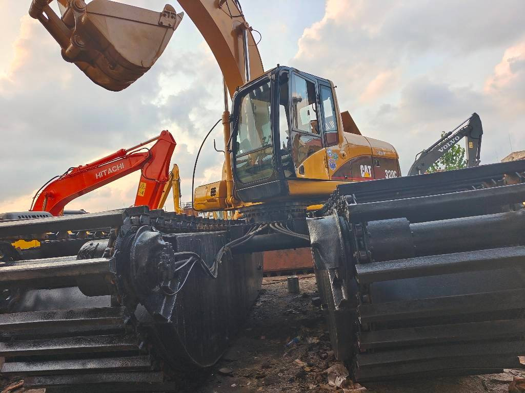 CAT 320 C - Escavatore anfibio: foto 1 CAT 320 C - Escavatore anfibio: foto 1